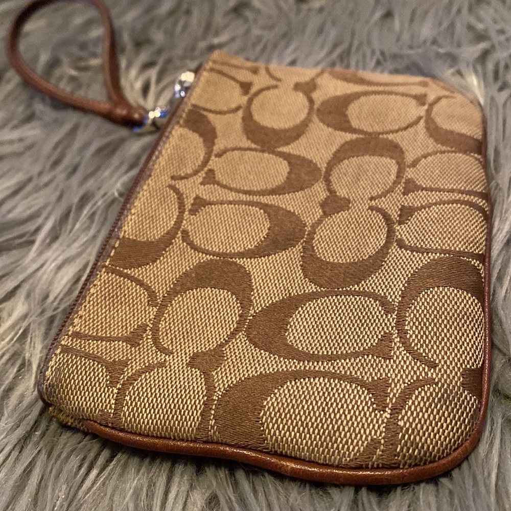 COACH Signature Brown Trim Wristlet